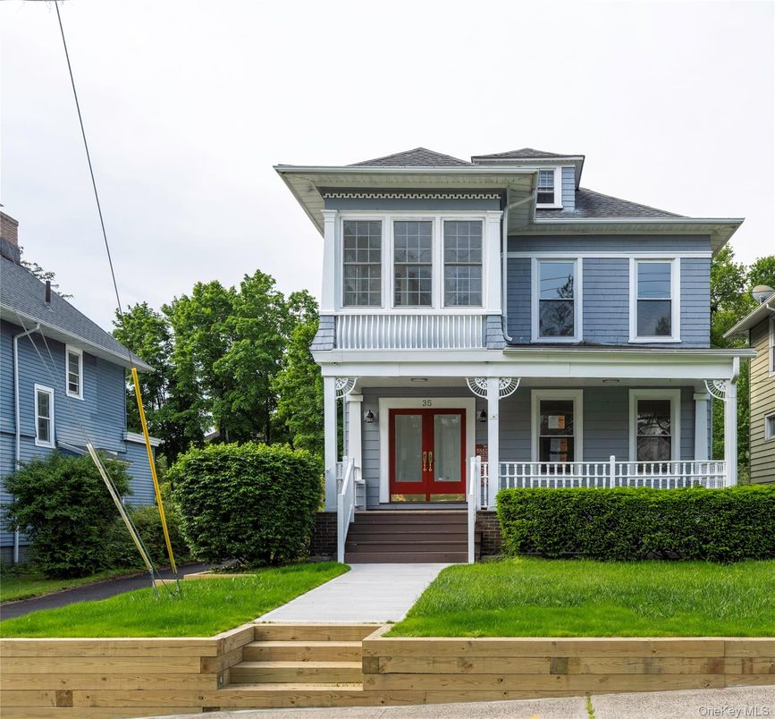 Exterior, Facade, American Foursquare
