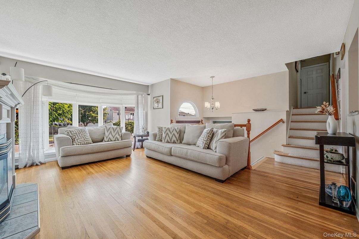Chandelier, Interior, Living room, Pendant Lights, Wood Texture Flooring