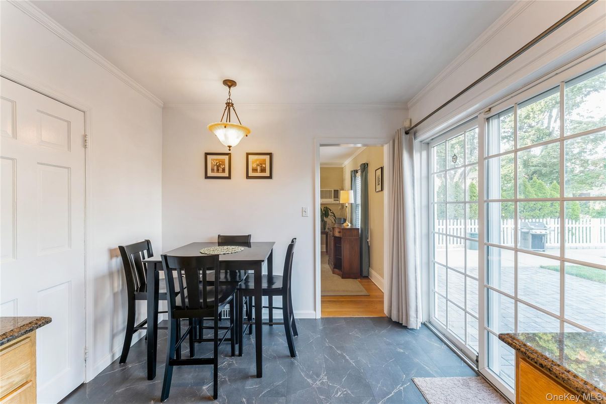 Dining room, Interior, Marble, Pendant Lights