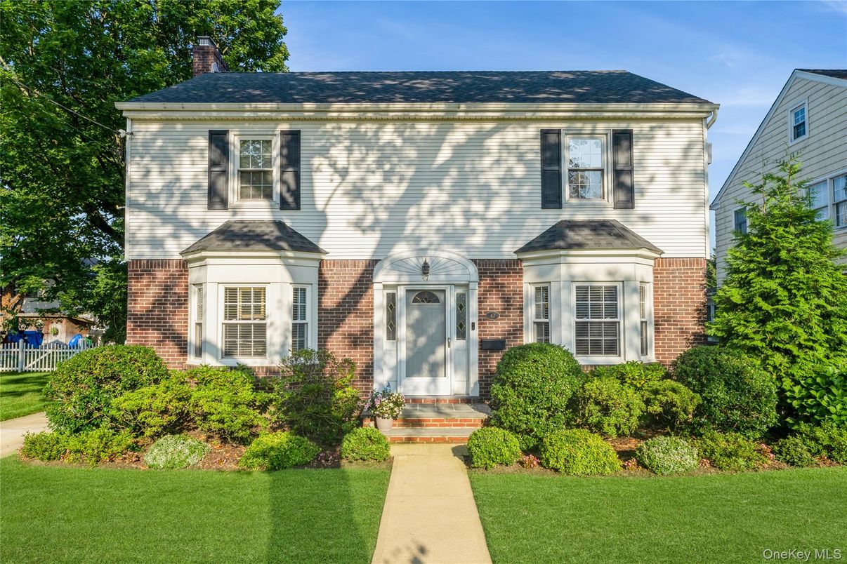 Exterior, Facade, Brick Facade, Georgian