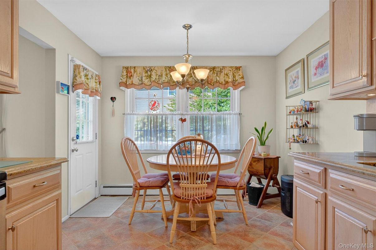 Chandelier, Dining room, Interior