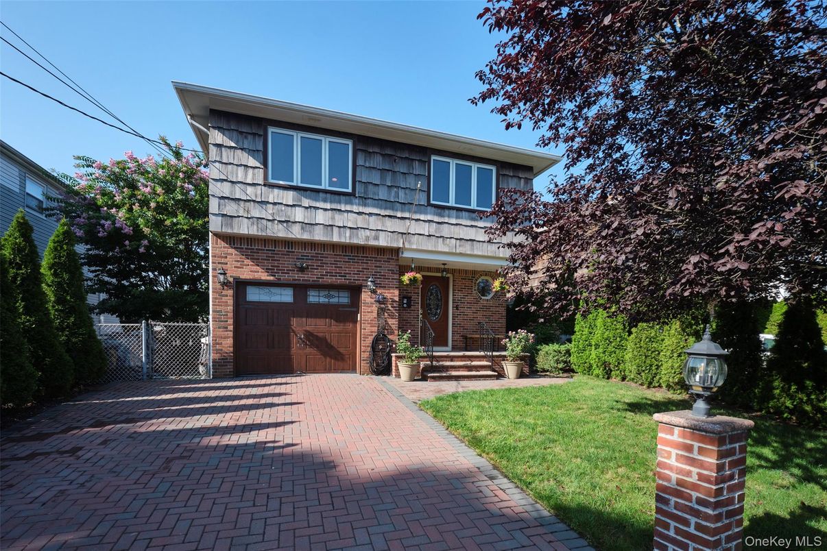 Attached, Exterior, Facade, Brick Facade, American Foursquare