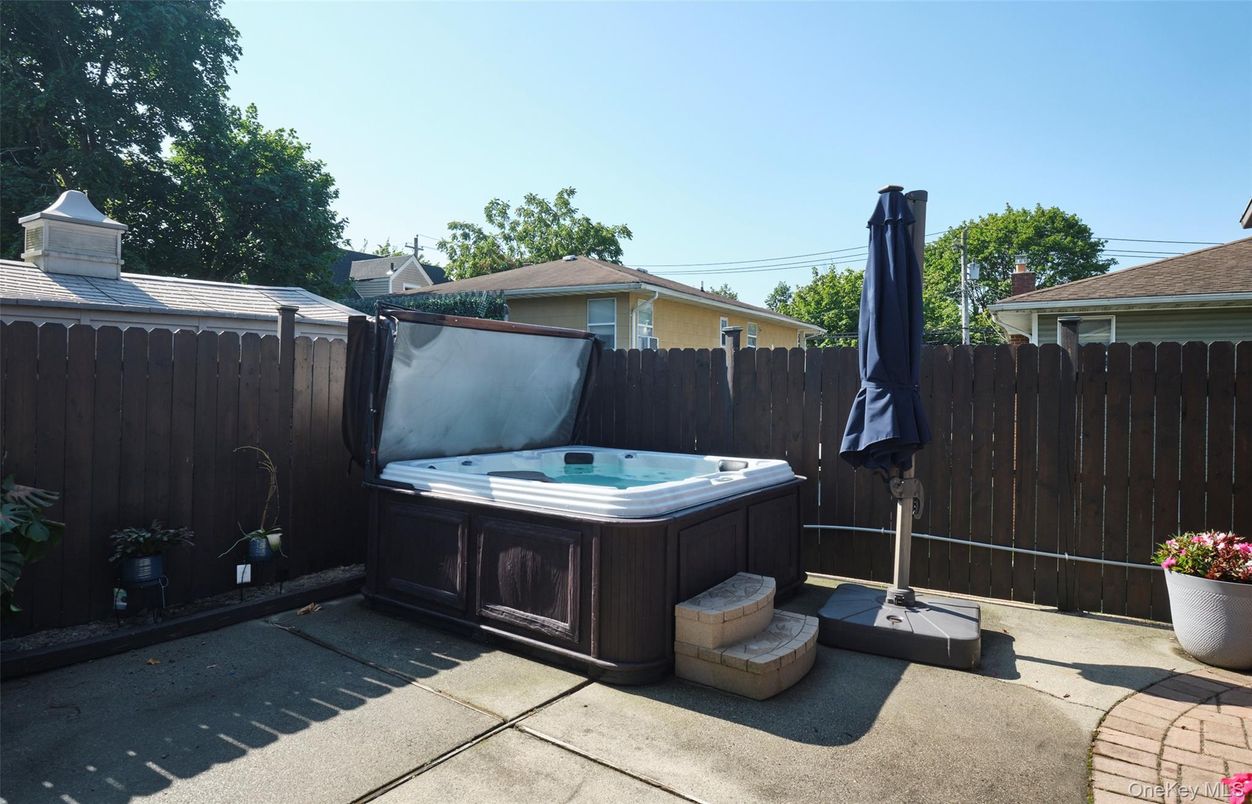 Exterior, Hot Tub