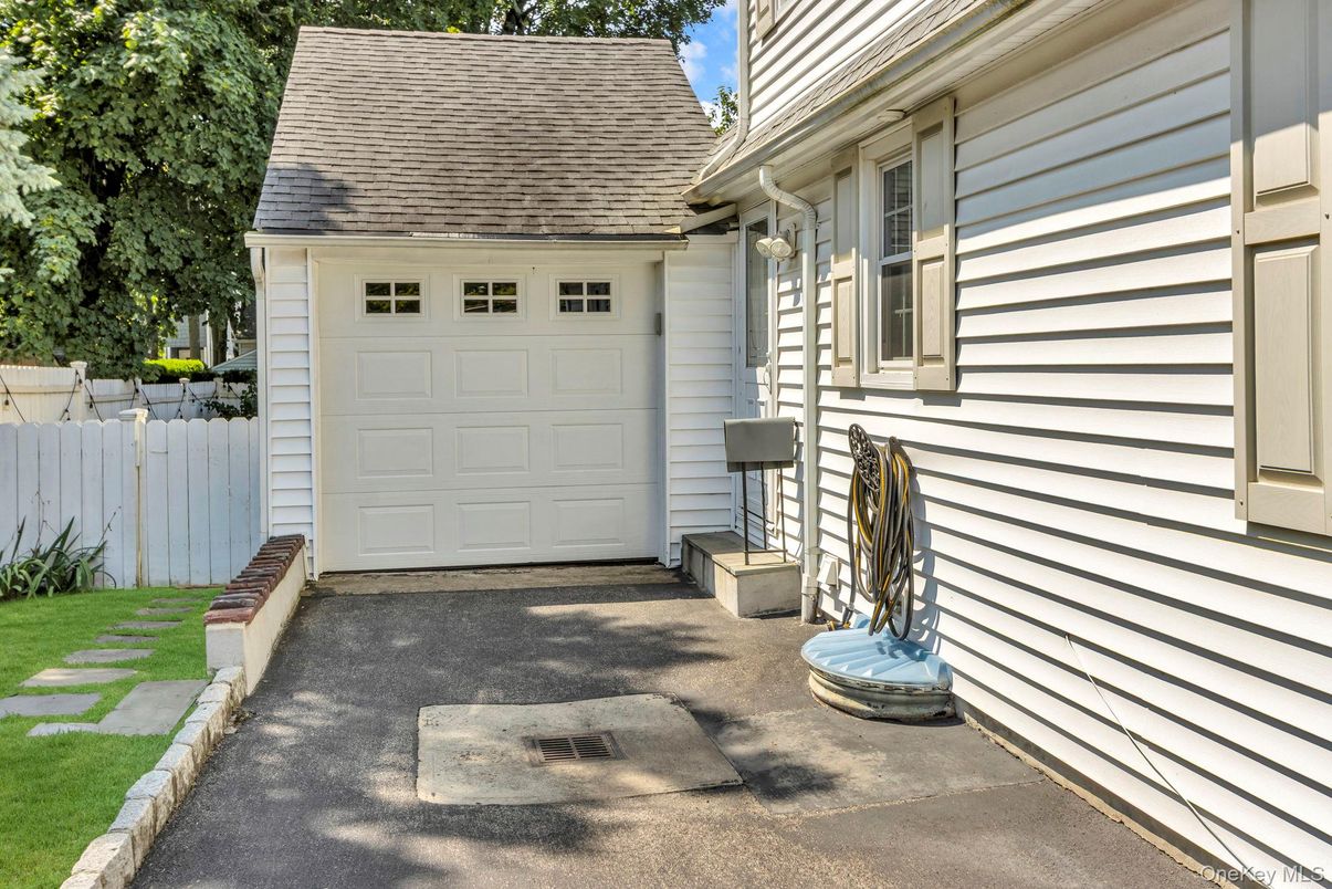 Detached Garage, Exterior