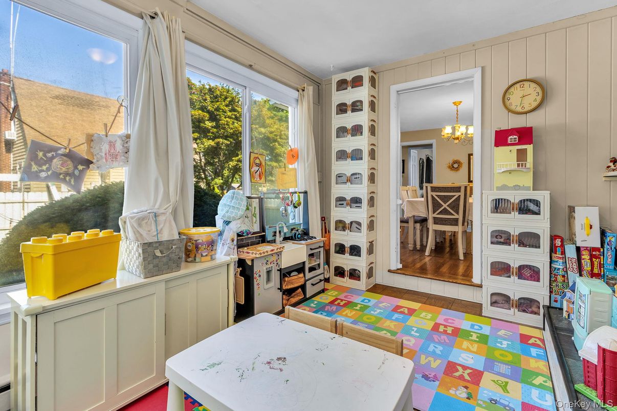 Chandelier, Dining room, Interior