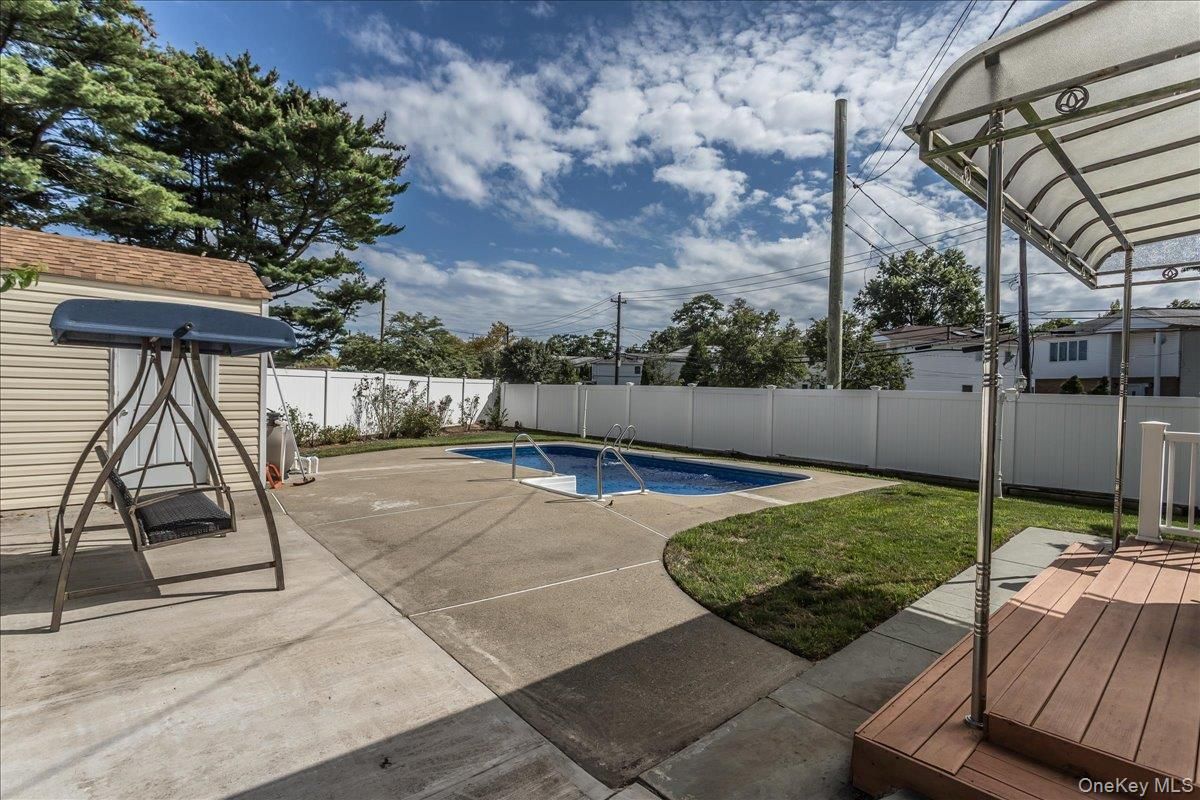 Exterior, Pool
