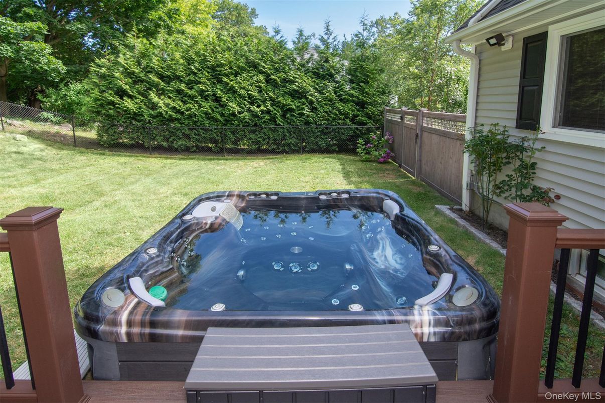 Exterior, Hot Tub