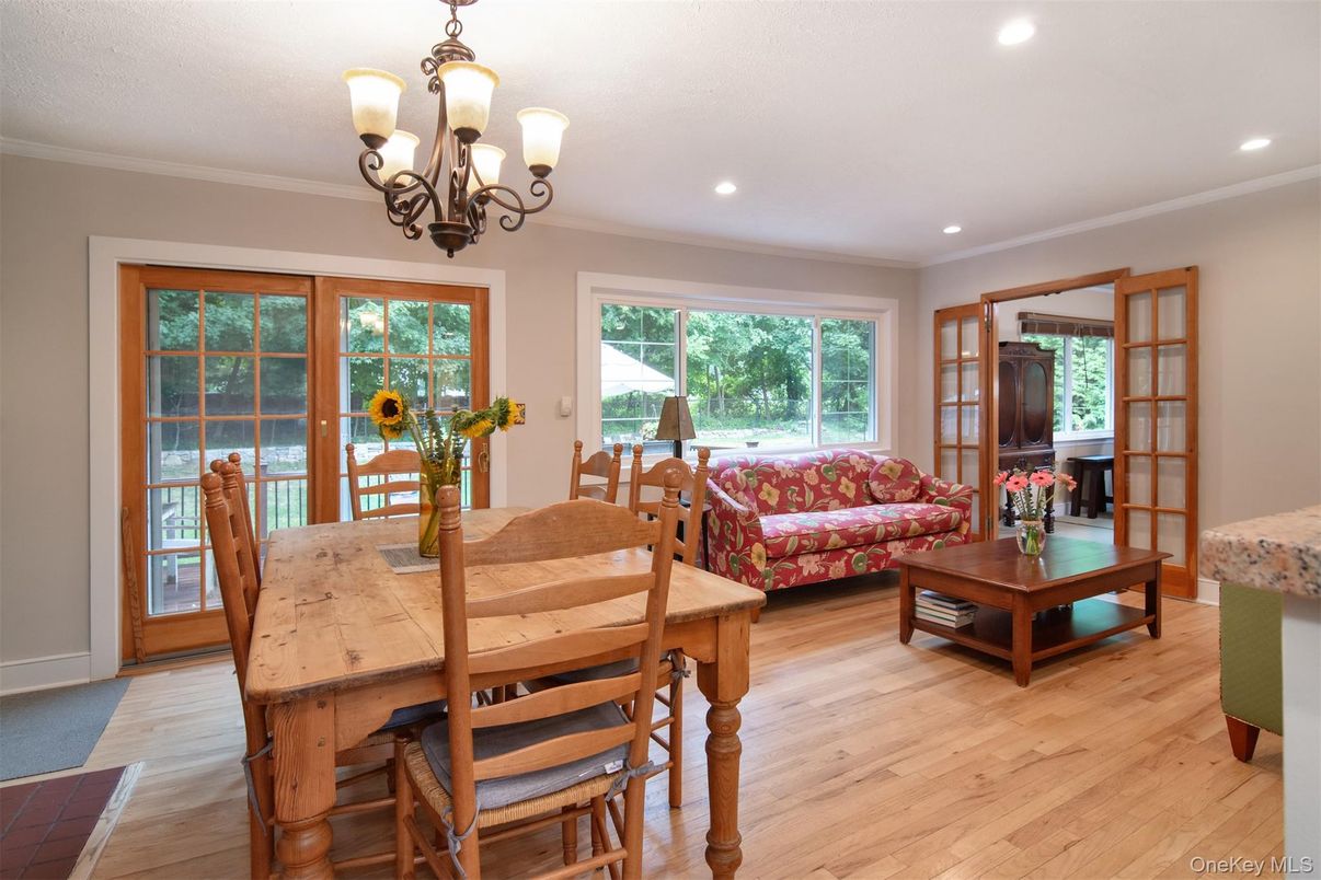 Chandelier, Dining room, Interior, Living room, Recessed Lighting, Wood Texture Flooring