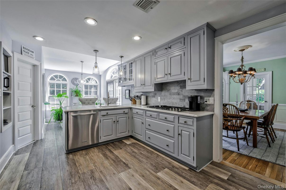 Chandelier, Dining room, Interior, Kitchen, Pendant Lights, Recessed Lighting, Stainless Steel Appliances, Wood Texture Flooring