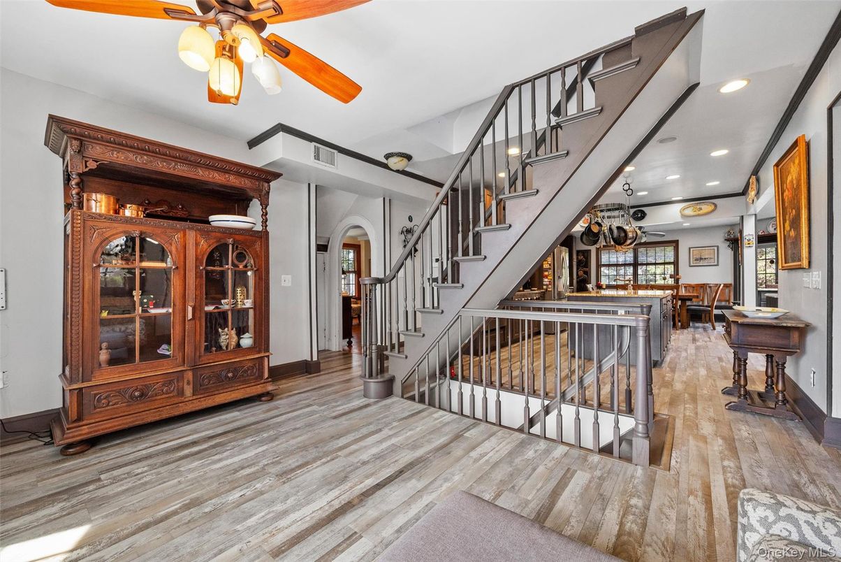 Interior, Recessed Lighting, Wood Texture Flooring