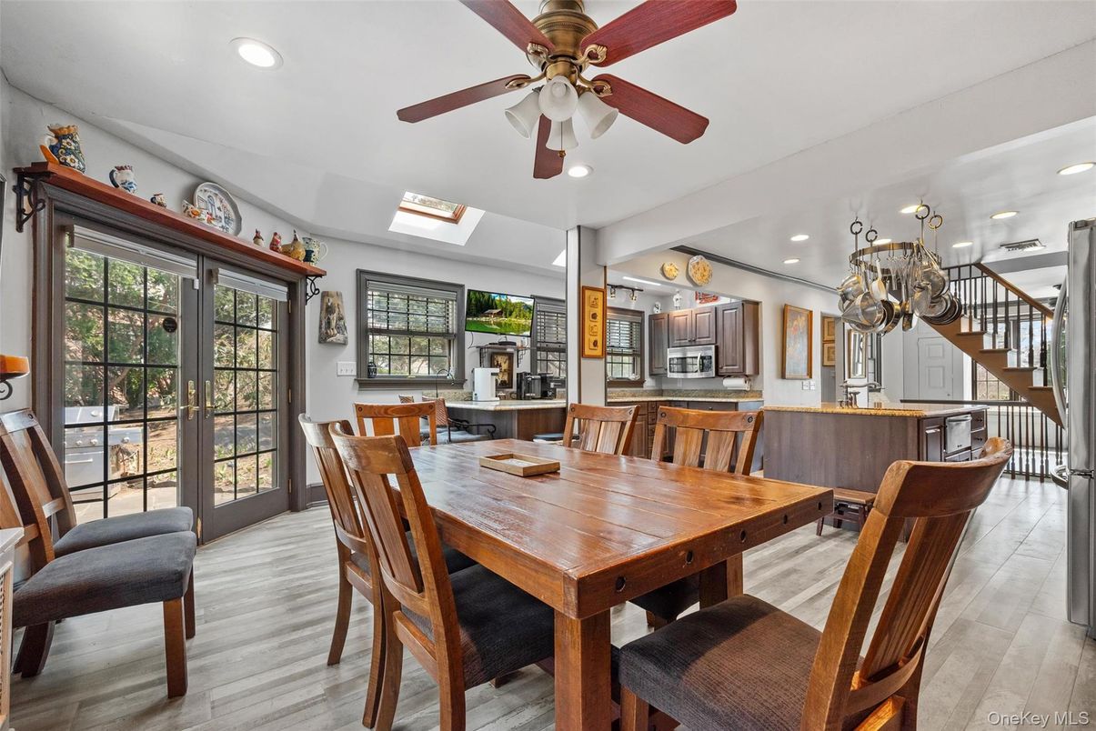 Chandelier, Dining room, Interior, Kitchen, Recessed Lighting, Wood Texture Flooring