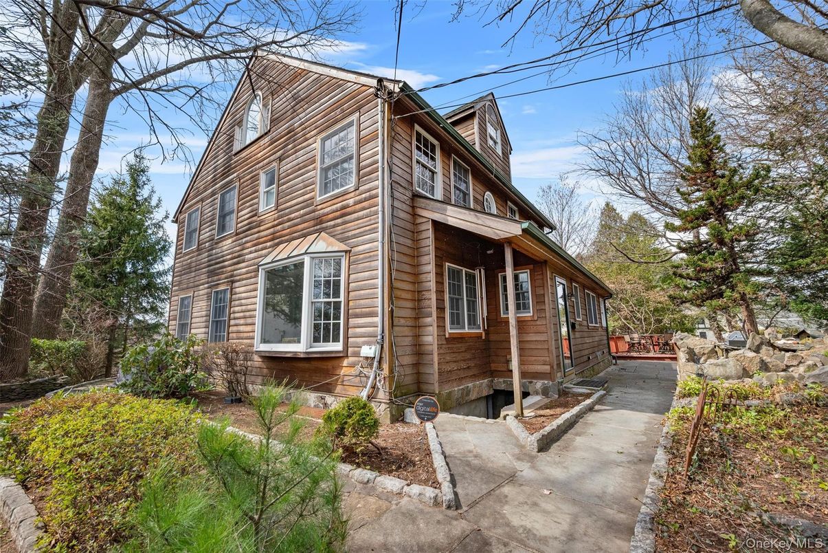 Exterior, Facade, Log Home
