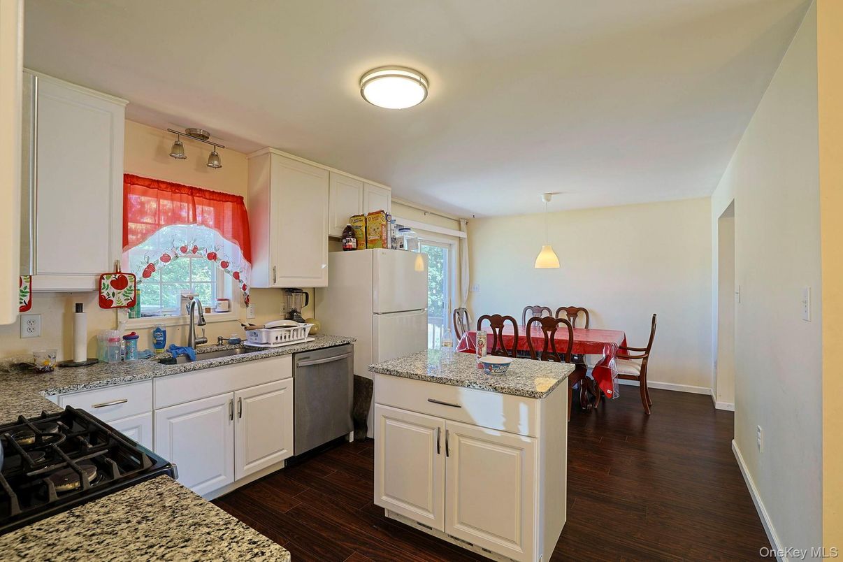 Dining room, Interior, Kitchen, Pendant Lights, Wood Texture Flooring