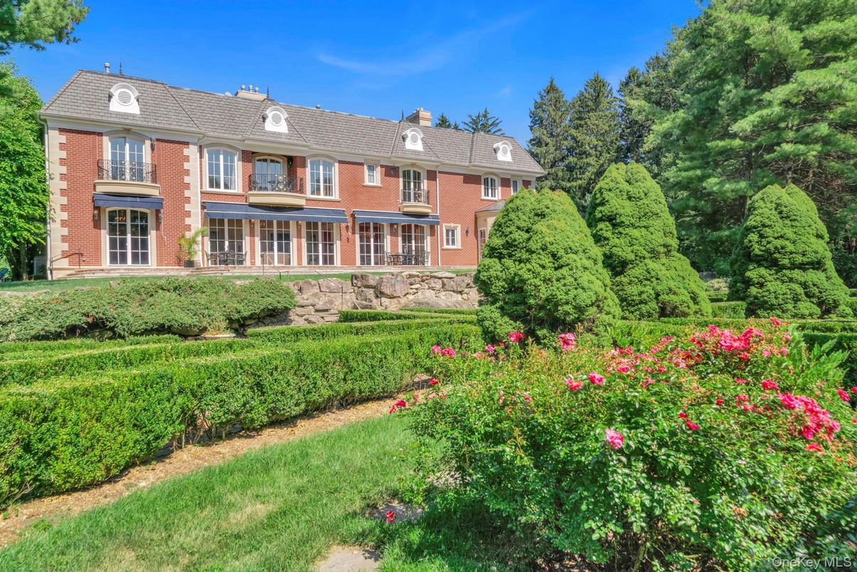 Backyard, Exterior, Facade, Brick Facade, Georgian
