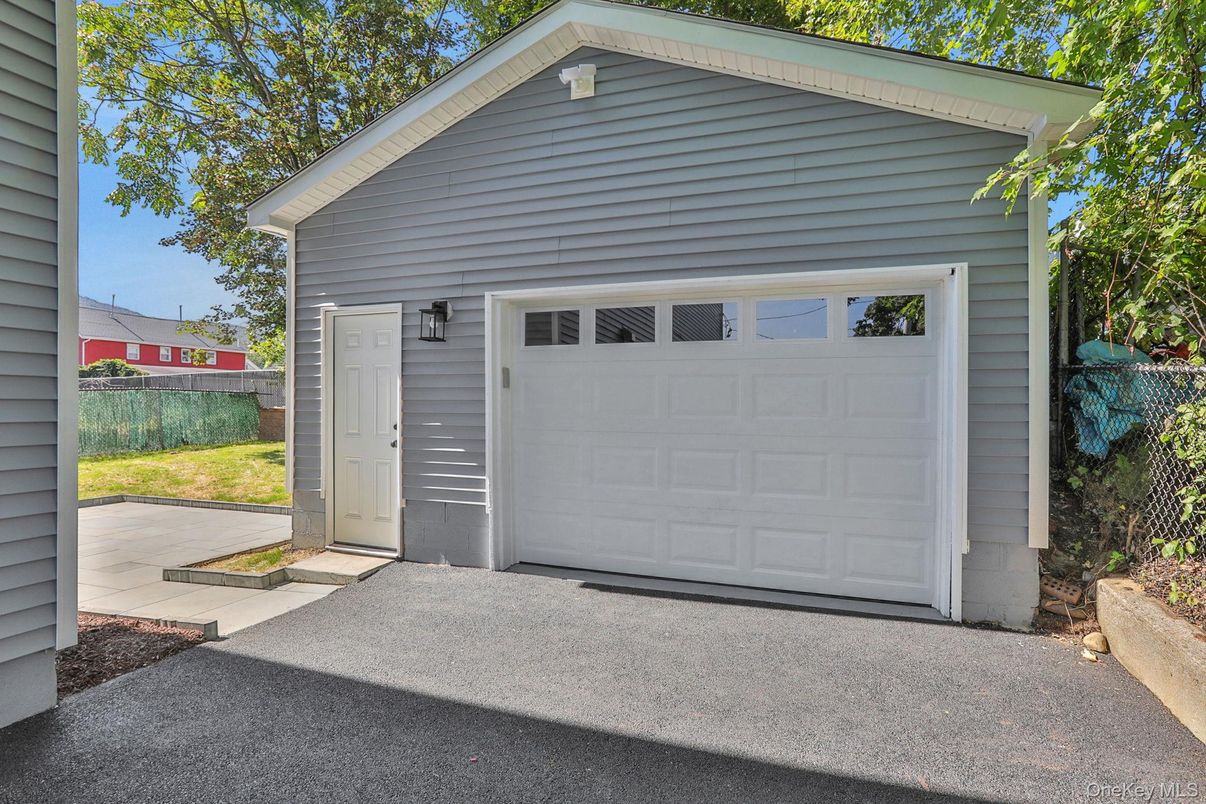 Detached Garage, Exterior