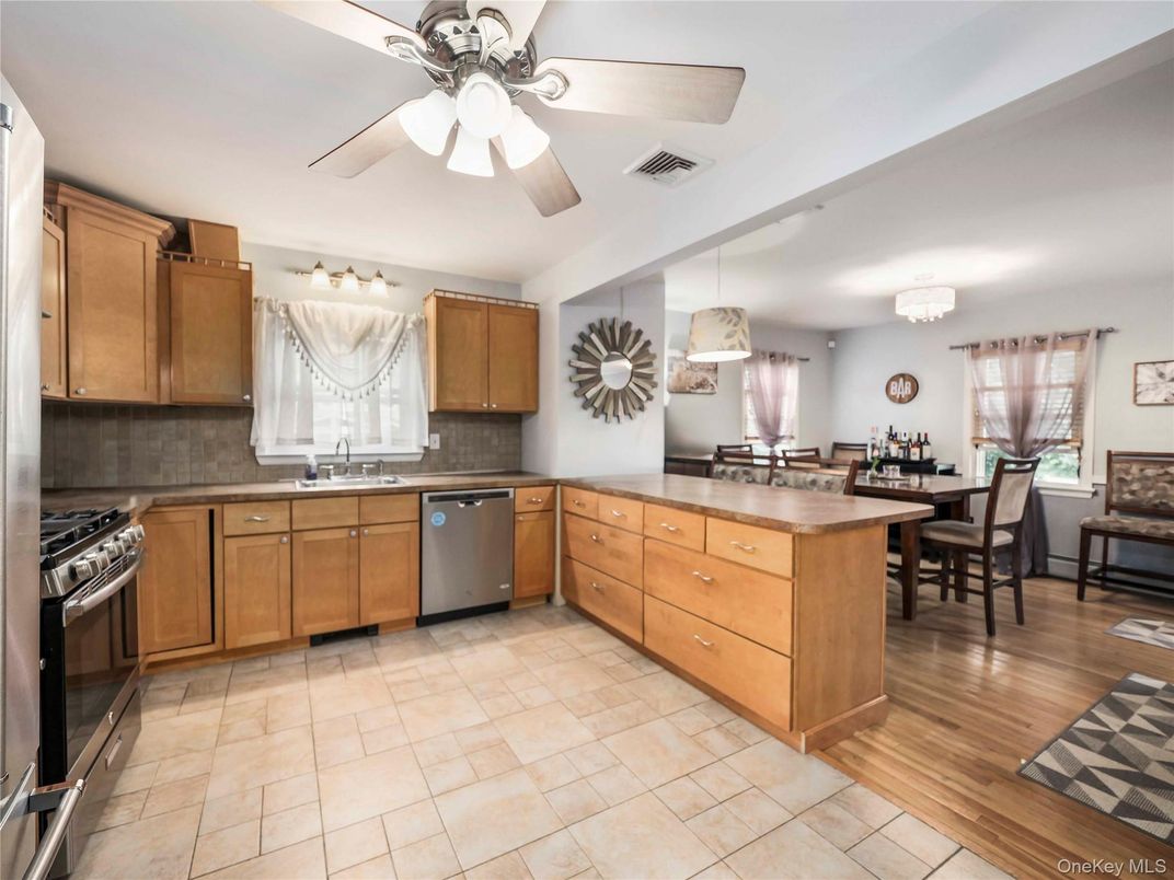 Dining room, Interior, Kitchen, Pendant Lights, Stainless Steel Appliances, Wood Texture Flooring