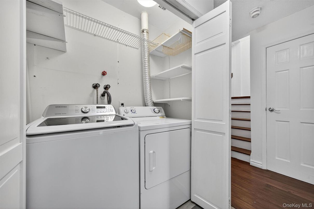 Interior, Utility Closets, Washer, Wood Texture Flooring