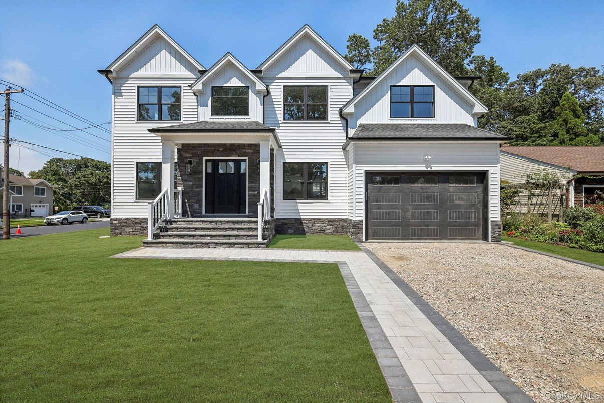 Attached, Exterior, Facade, Farmhouse