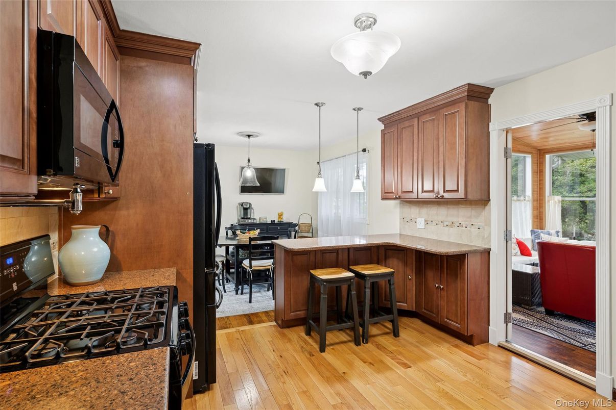 Dining room, Interior, Kitchen, Pendant Lights, Wood Texture Flooring