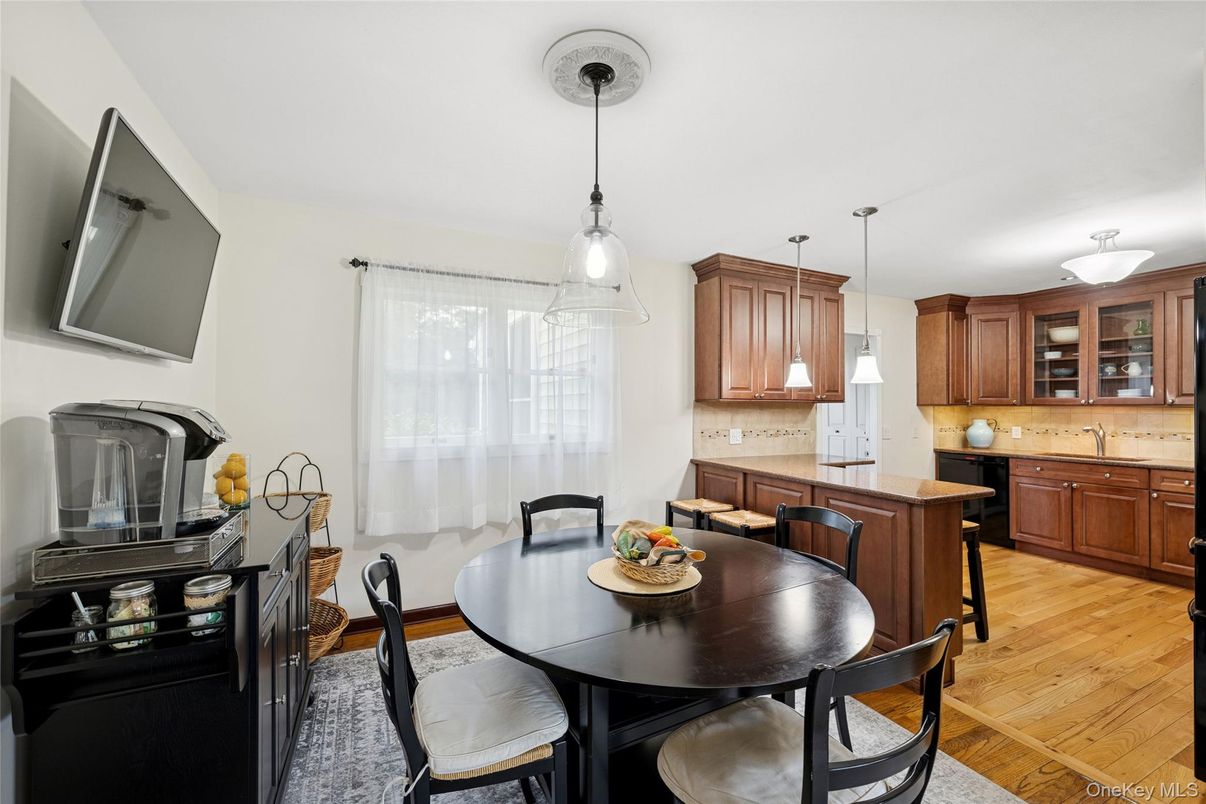 Dining room, Interior, Kitchen, Pendant Lights, Wood Texture Flooring