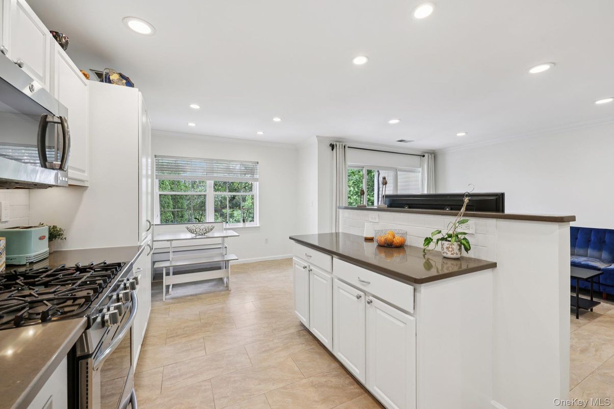 Dining room, Interior, Kitchen, Recessed Lighting
