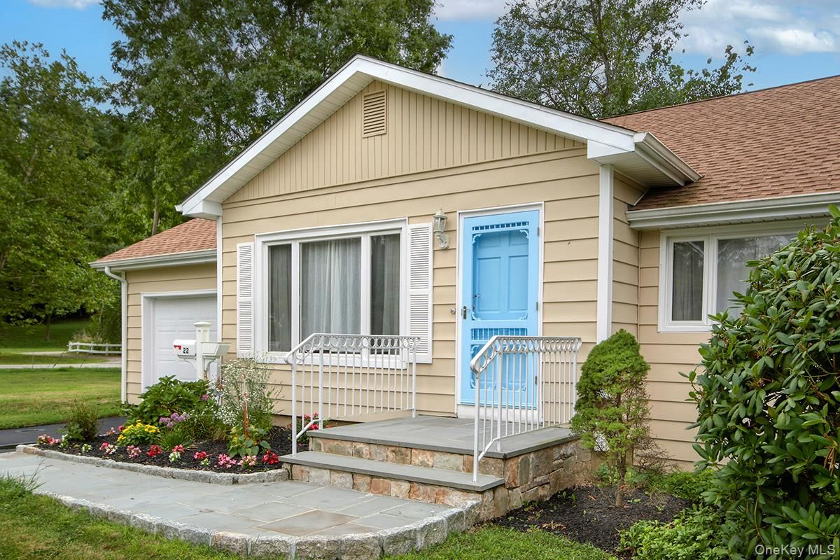 Attached, Exterior, Facade, American Craftsman