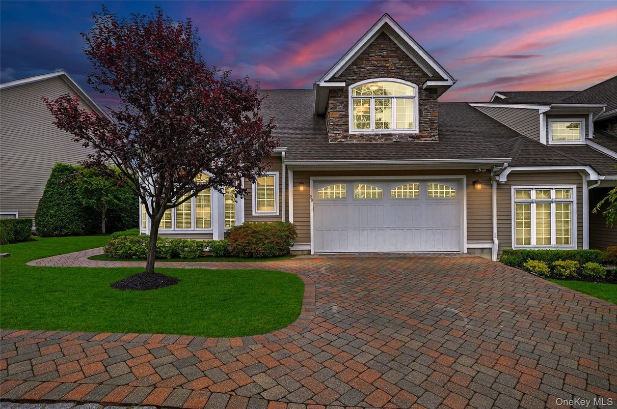 Attached, Exterior, Facade, Ranch
