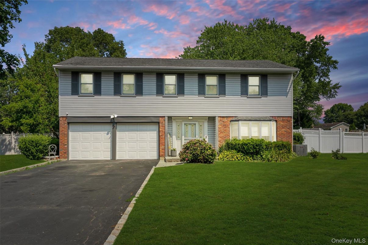 Attached, Exterior, Facade, Brick Facade, Split Level