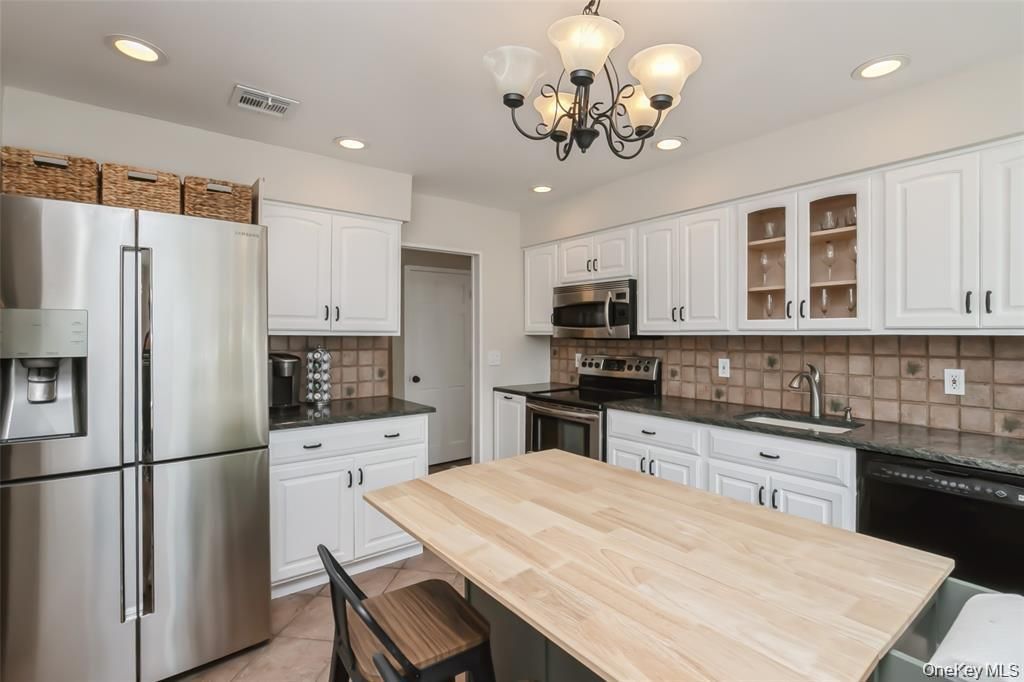 Chandelier, Interior, Kitchen, Recessed Lighting, Stainless Steel Appliances