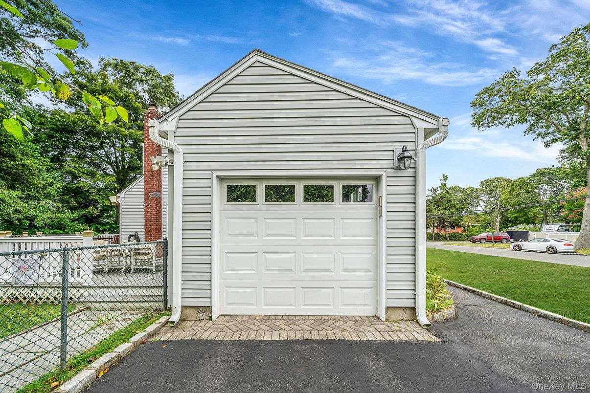 Detached Garage, Exterior