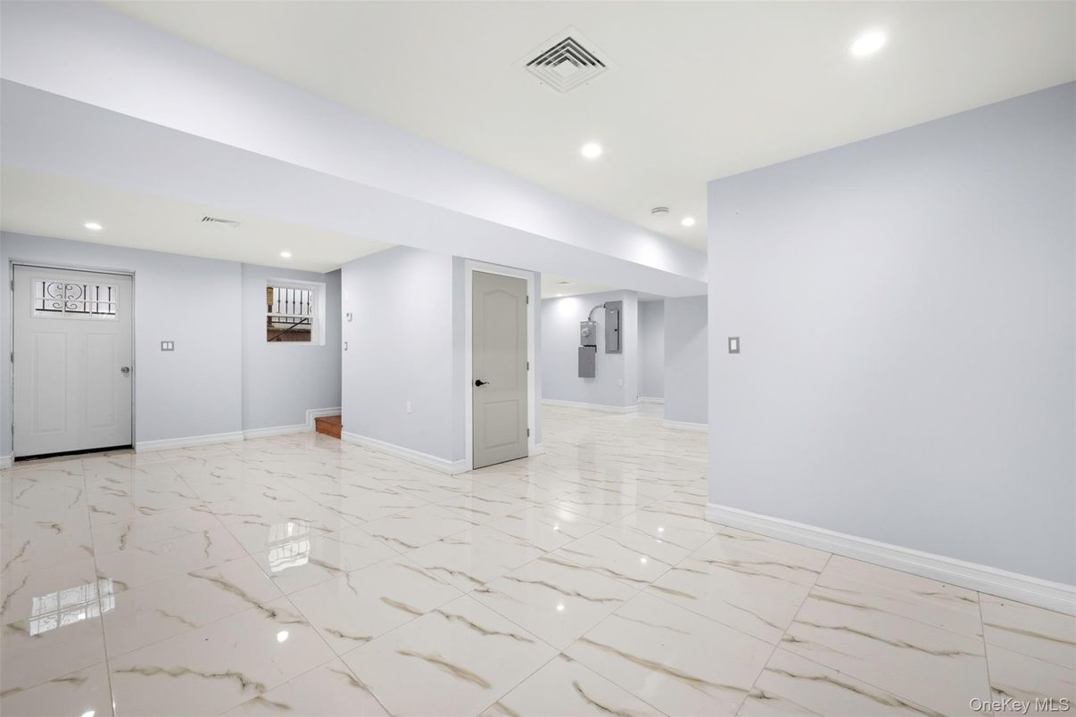 Empty room, Interior, Marble, Recessed Lighting