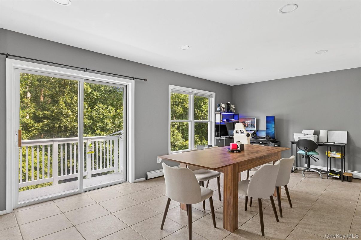 Dining room, Interior, Recessed Lighting