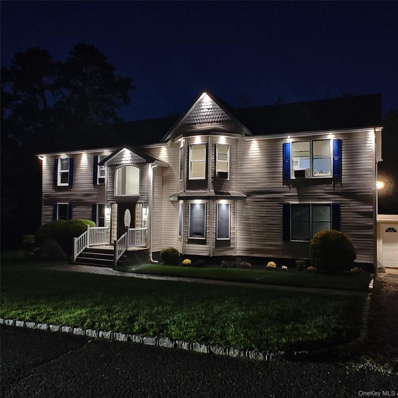 Exterior, Facade, Queen Anne Victorian