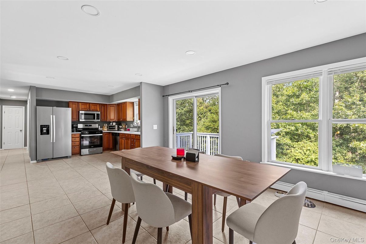 Dining room, Interior, Kitchen, Recessed Lighting, Stainless Steel Appliances