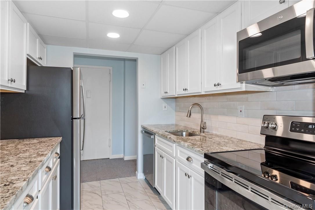 Interior, Kitchen, Marble, Recessed Lighting, Stainless Steel Appliances