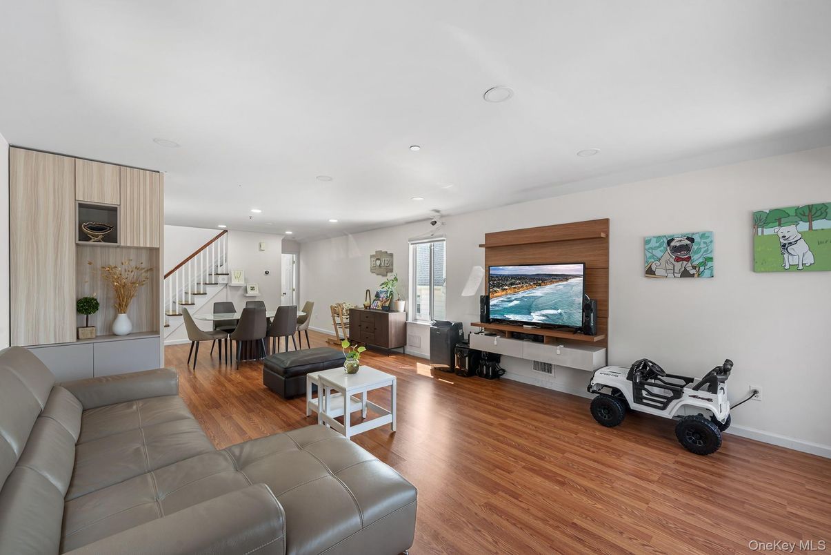 Dining room, Interior, Living room, Recessed Lighting, Wood Texture Flooring