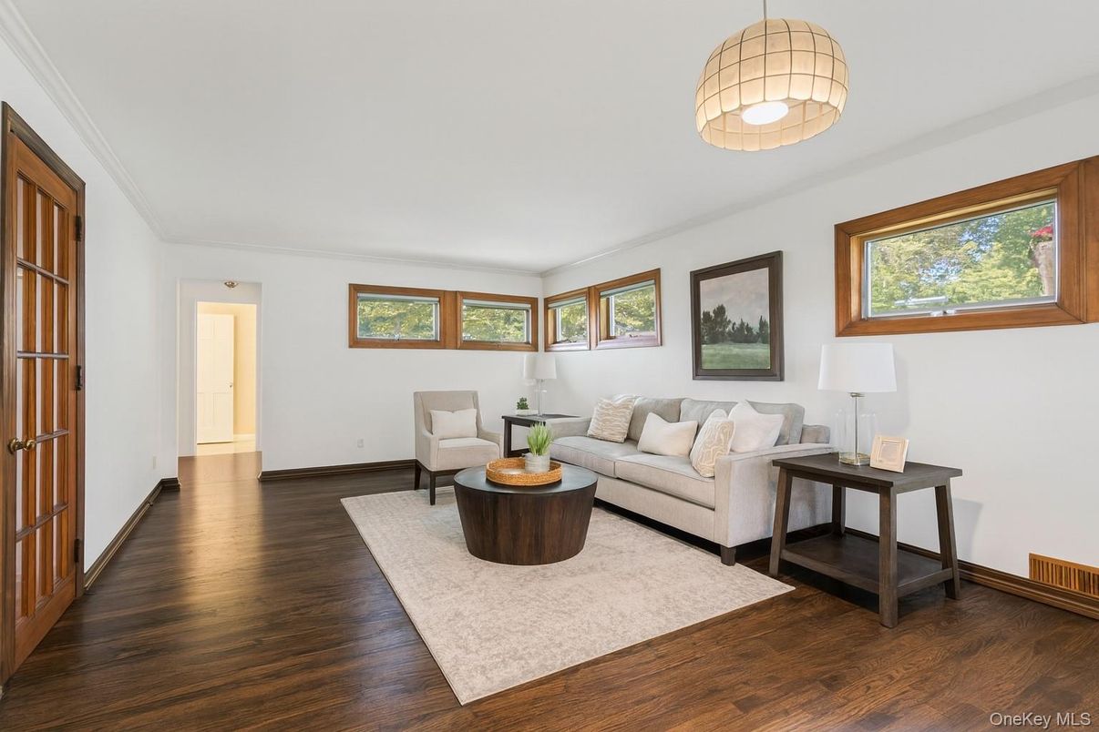 Interior, Living room, Pendant Lights, Wood Texture Flooring