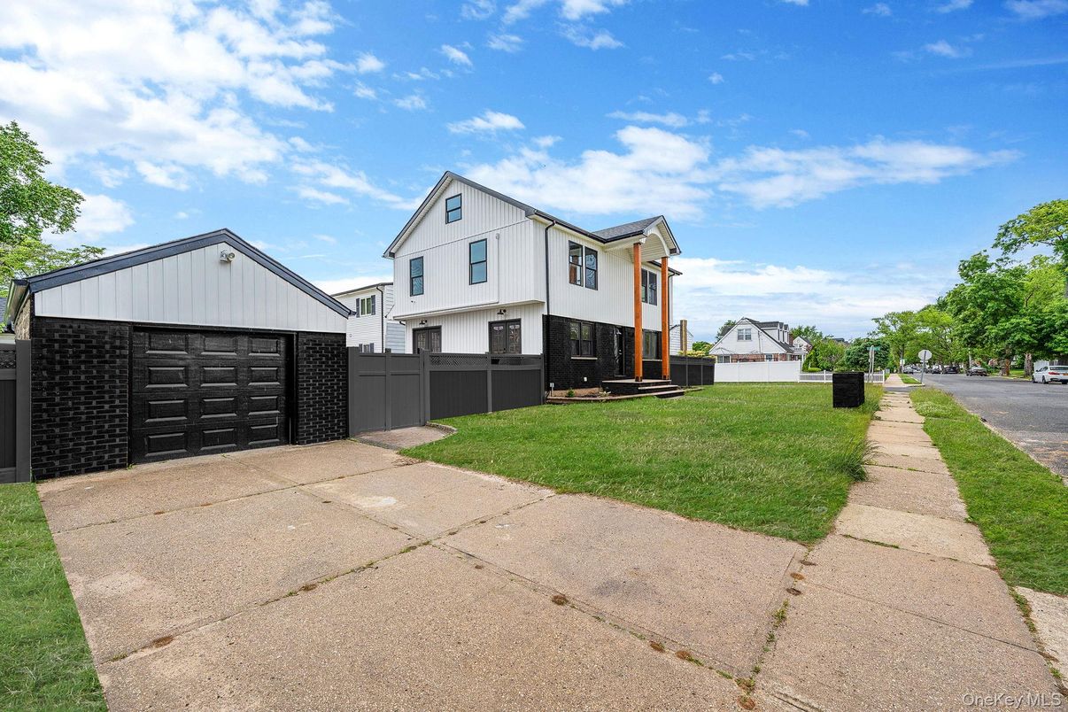 Detached Garage, Exterior