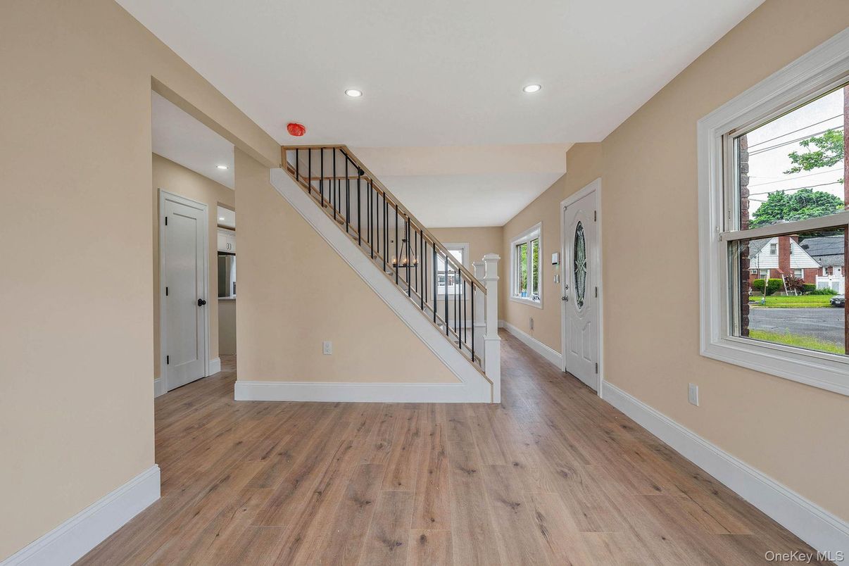 Interior, Recessed Lighting, Wood Texture Flooring
