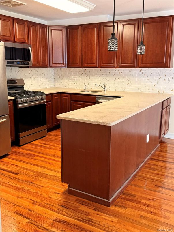 Interior, Kitchen, Pendant Lights, Wood Texture Flooring