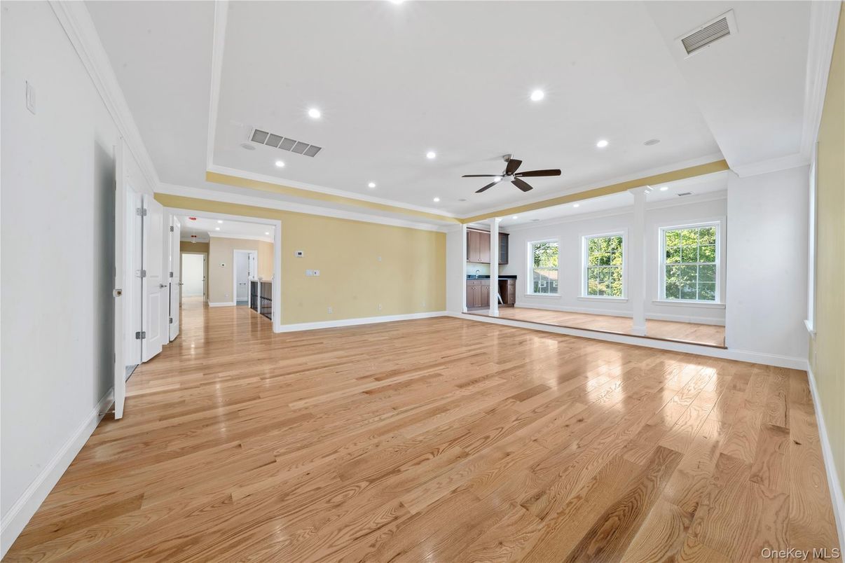 Empty room, Interior, Recessed Lighting, Wood Texture Flooring
