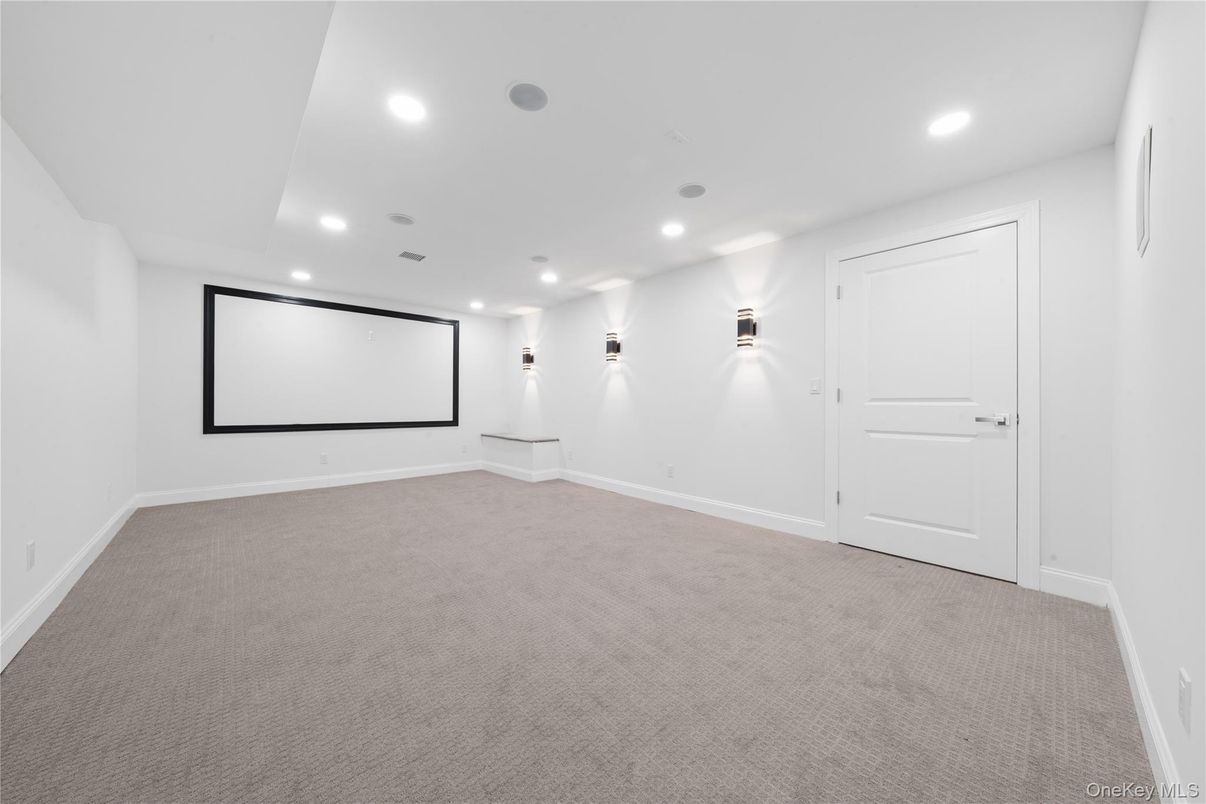 Empty room, Interior, Projection Screen, Recessed Lighting