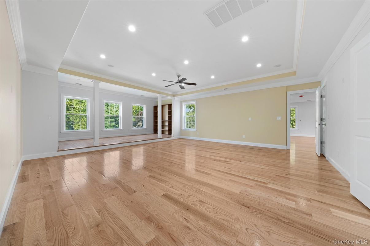 Empty room, Interior, Recessed Lighting, Wood Texture Flooring