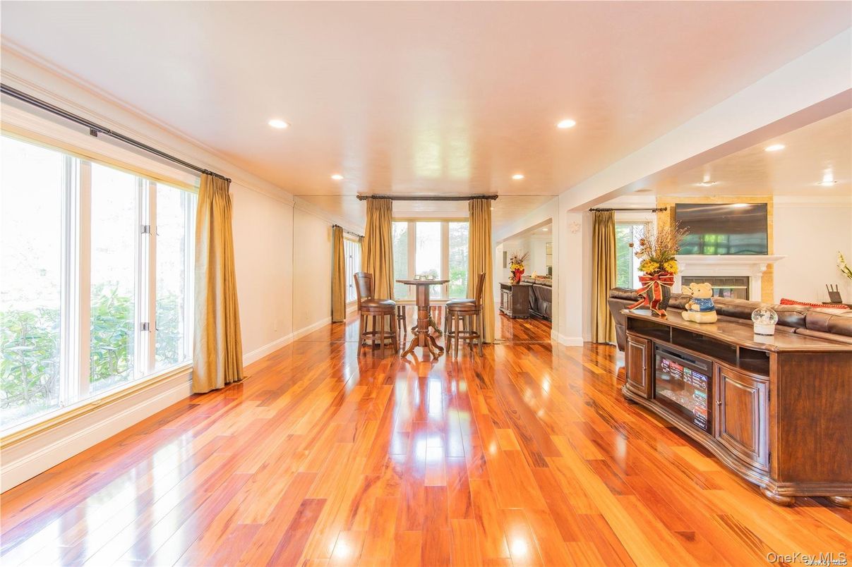 Dining room, Fireplace, Interior, Recessed Lighting, Wood Texture Flooring
