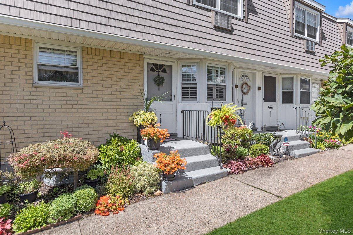 Exterior, Facade, Cape Cod