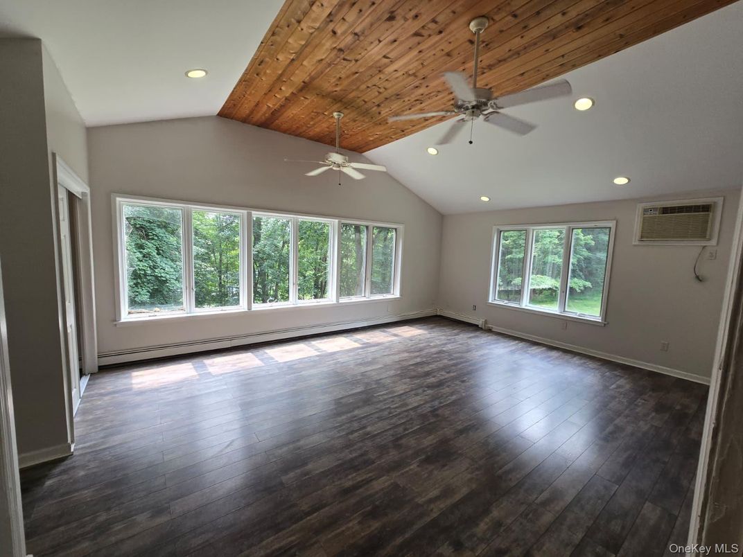 Empty room, Interior, Recessed Lighting, Wooden Ceilings, Wood Texture Flooring