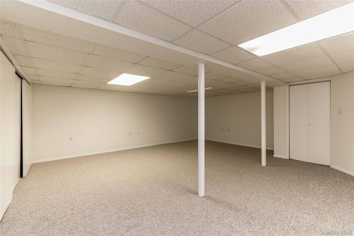 Empty room, Interior, Recessed Lighting