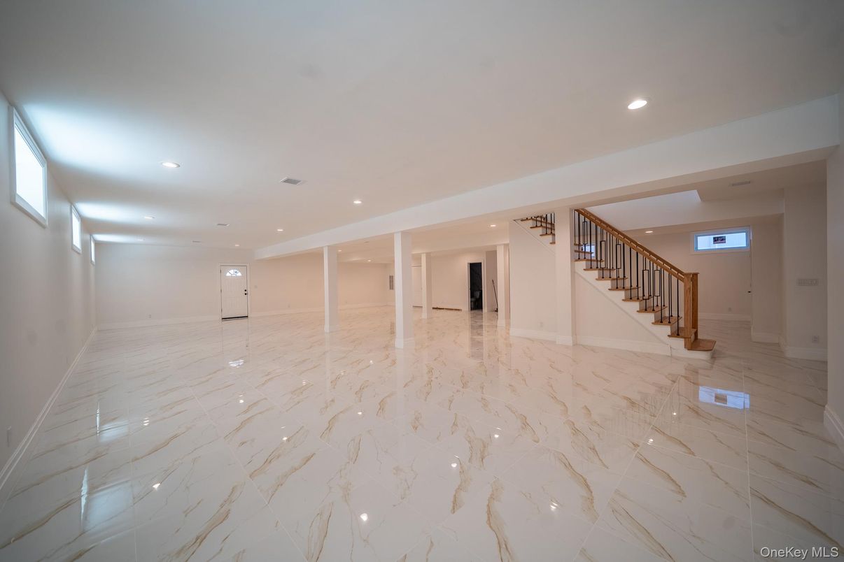 Empty room, Interior, Marble, Recessed Lighting