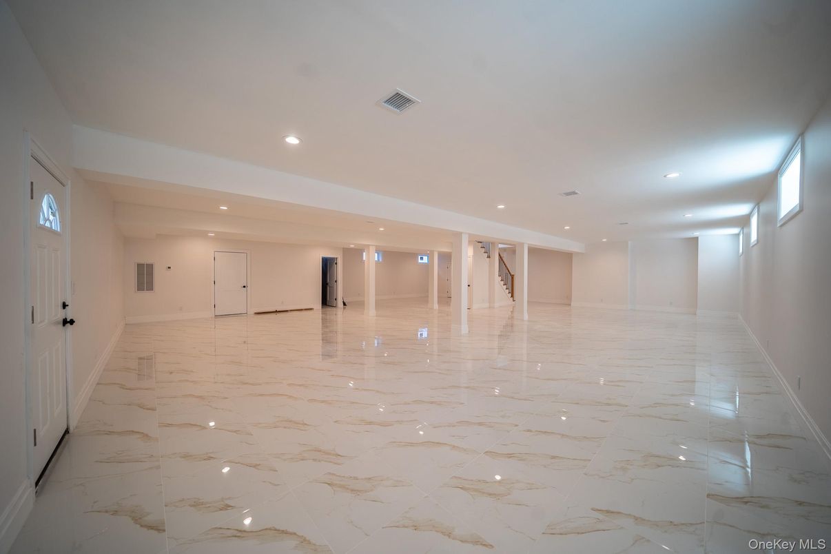 Empty room, Interior, Marble, Recessed Lighting