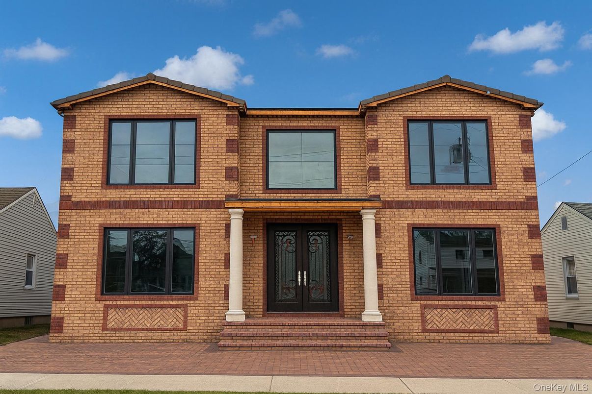Exterior, Facade, Brick Facade, Rowhouse